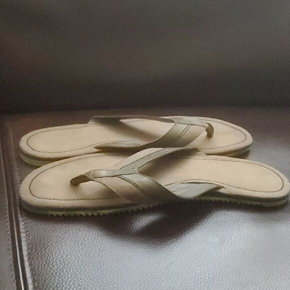 COLE HAAN Flip Flops - Size 12 - Picture 5 of 9